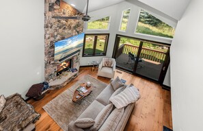TV, fireplace