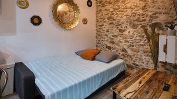 1 chambre, fer et planche Ă repasser, Wi-Fi gratuit, draps fournis