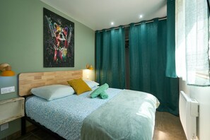1 habitación, tabla de planchar con plancha, wifi gratis y ropa de cama 