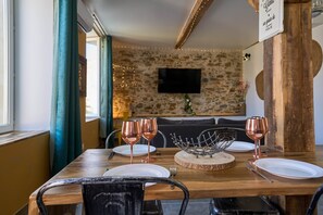Dining - Bright Apartment - 4 People - Air Conditioning. (Carcassonne)