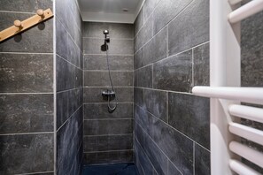 Shower, hair dryer, towels, soap - Bright Apartment - 4 People - Air Conditioning. (Carcassonne)
