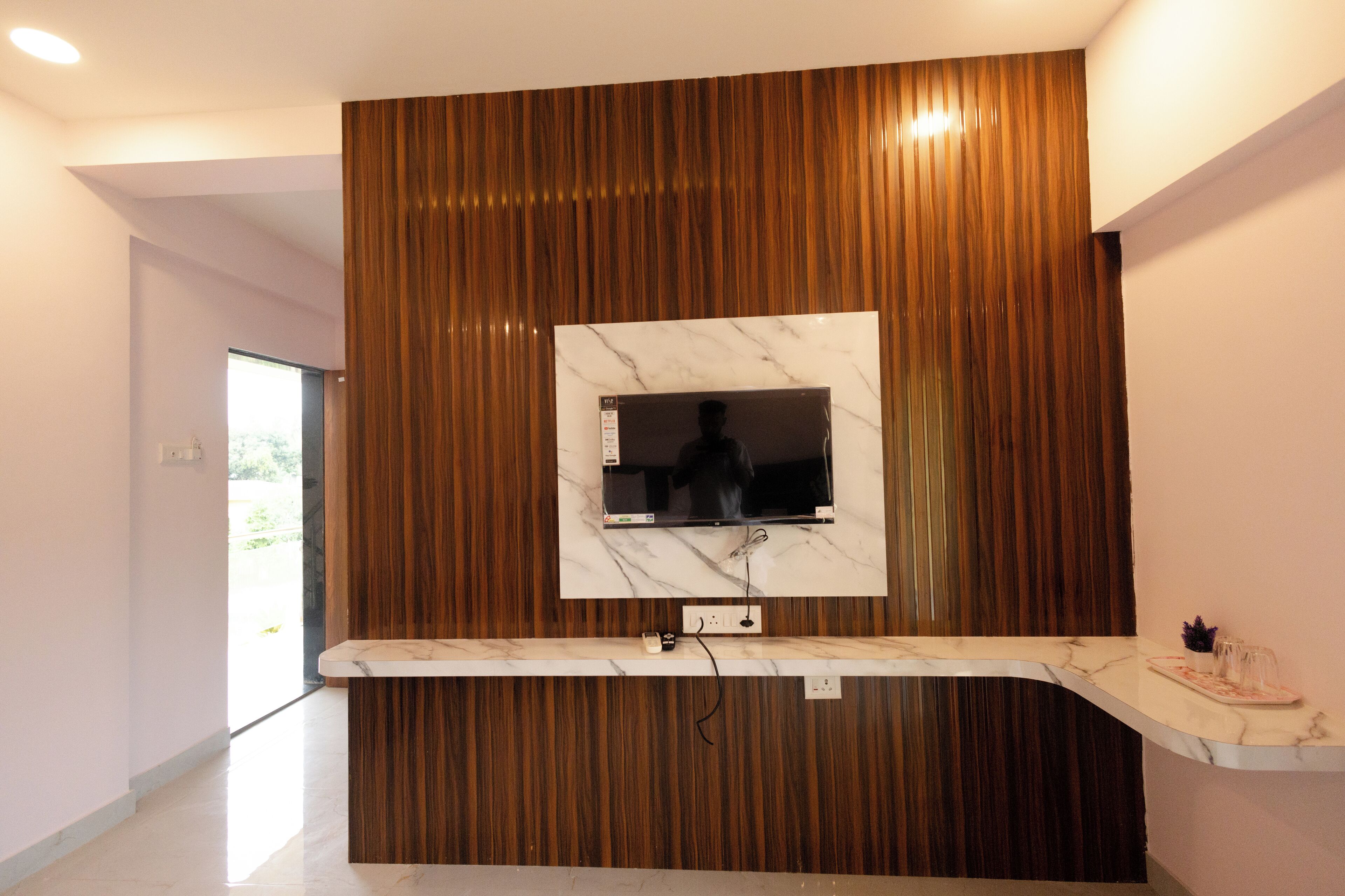 Desk, laptop workspace, free WiFi