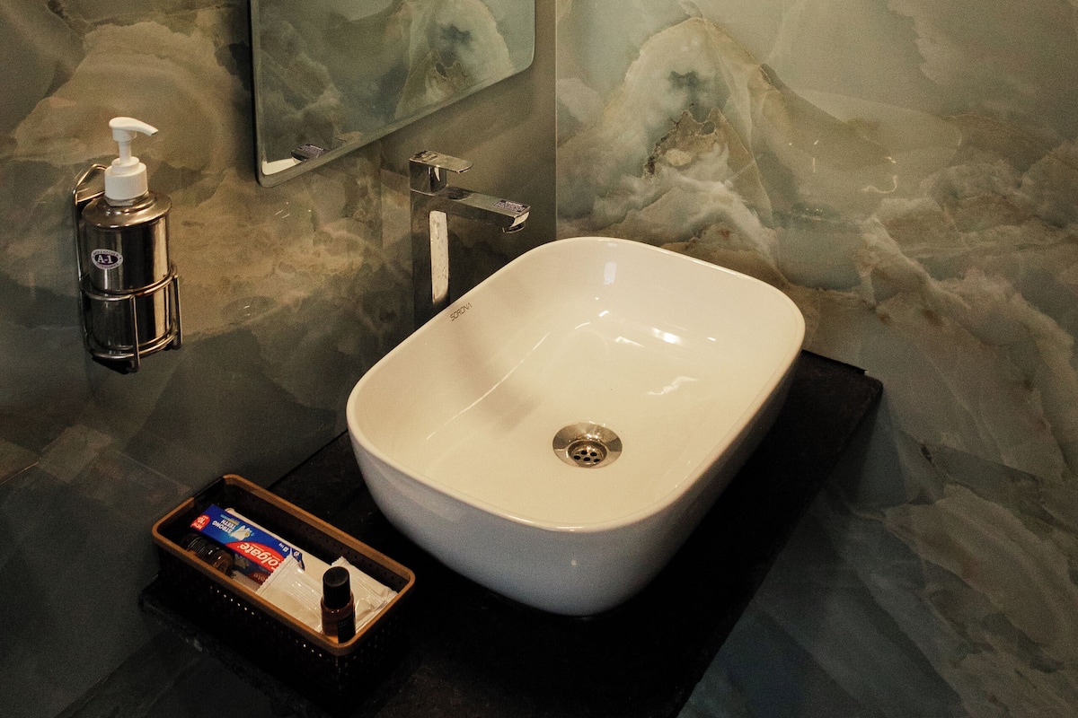 Chambre Double, balcon, vue ville | Salle de bain
