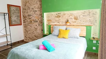 2 bedrooms, iron/ironing board, free WiFi, bed sheets