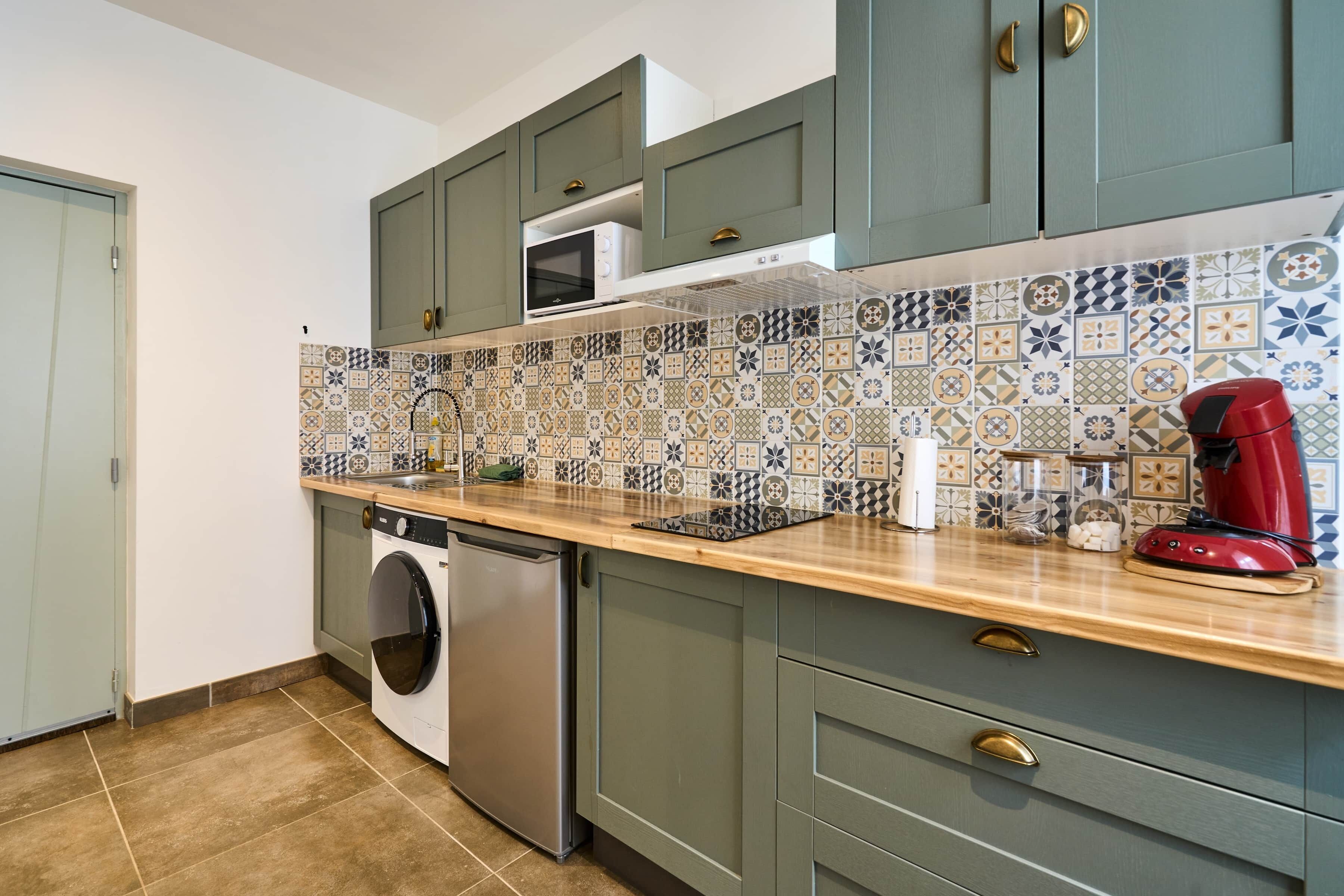 Fridge, microwave, toaster, cookware/dishes/utensils