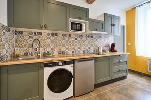 Fridge, microwave, toaster, cookware/dishes/utensils