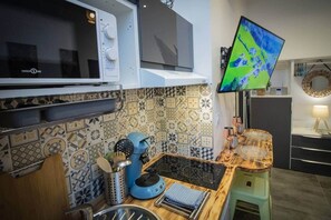 Fridge, microwave, toaster, cookware/dishes/utensils