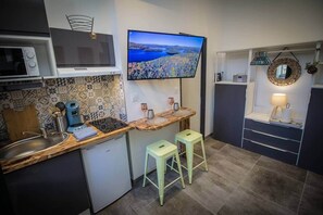 Fridge, microwave, toaster, cookware/dishes/utensils