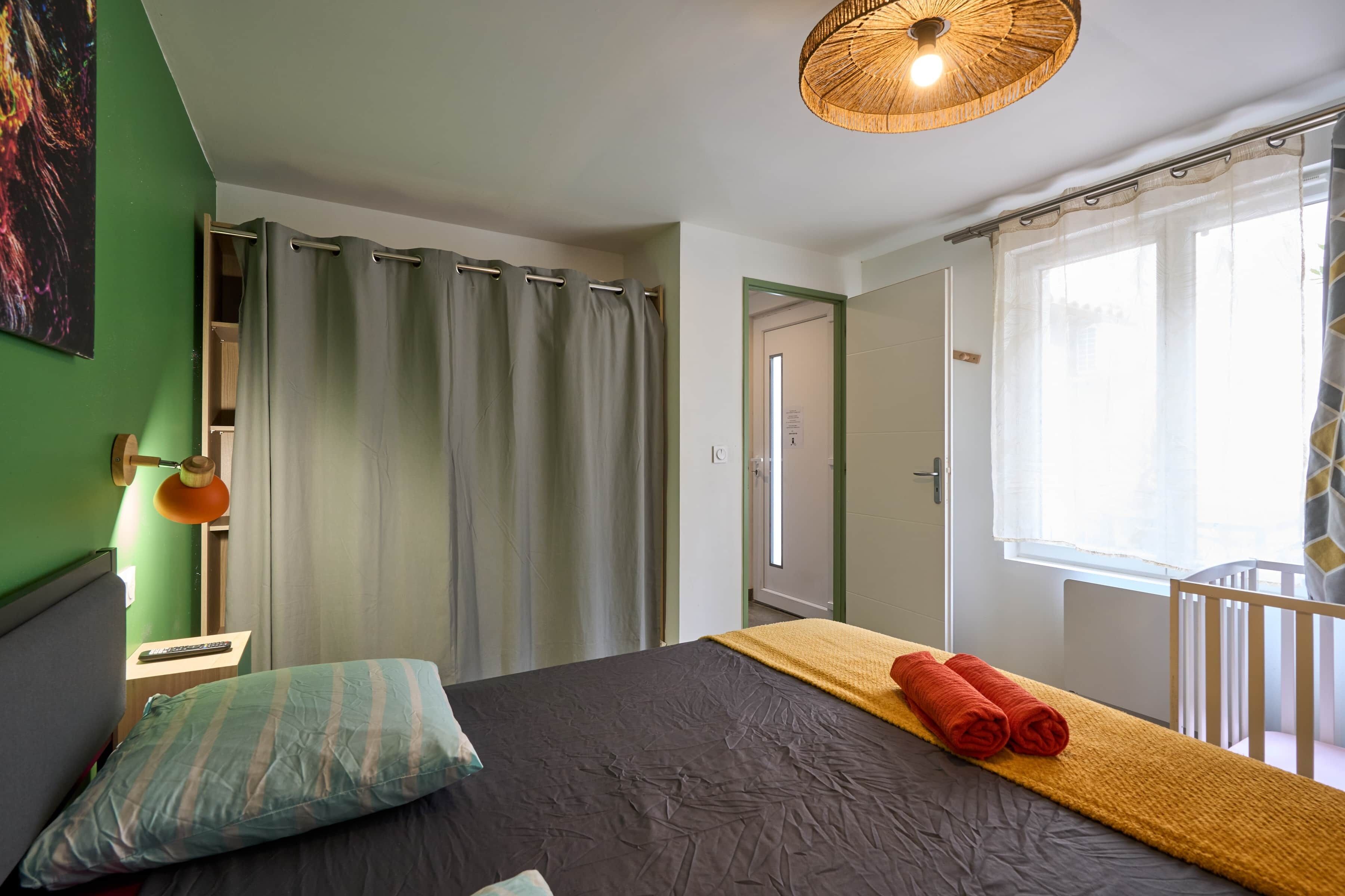 1 soverom, strykejern/-brett, wi-fi (inkludert) og sengetøy