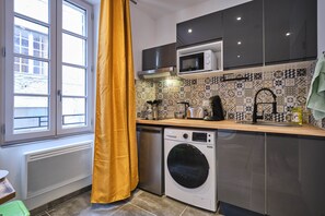 Fridge, microwave, stovetop, toaster