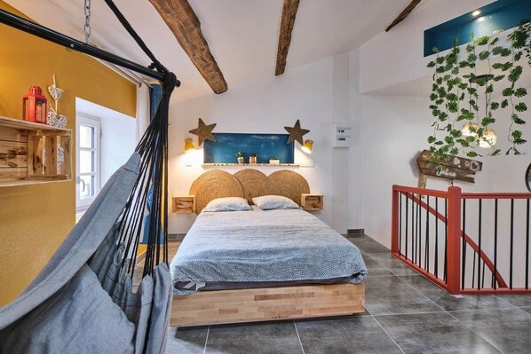 1 habitación, tabla de planchar con plancha, wifi y ropa de cama 