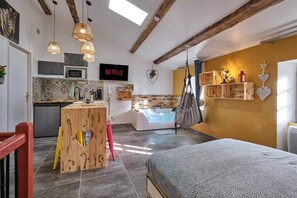 1 chambre, fer et planche à repasser, Wi-Fi, draps fournis