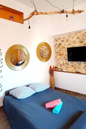 1 habitación, tabla de planchar con plancha, wifi y ropa de cama 
