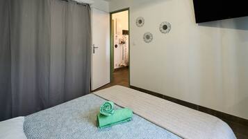 1 bedroom, iron/ironing board, free WiFi, bed sheets