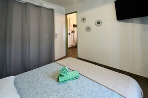 1 bedroom, iron/ironing board, free WiFi, bed sheets