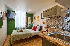 1 dormitorio, tabla de planchar con plancha, wifi gratis y ropa de cama