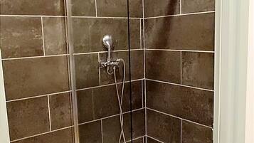 Bruser, hårtørrer, håndklæder, Sæbe