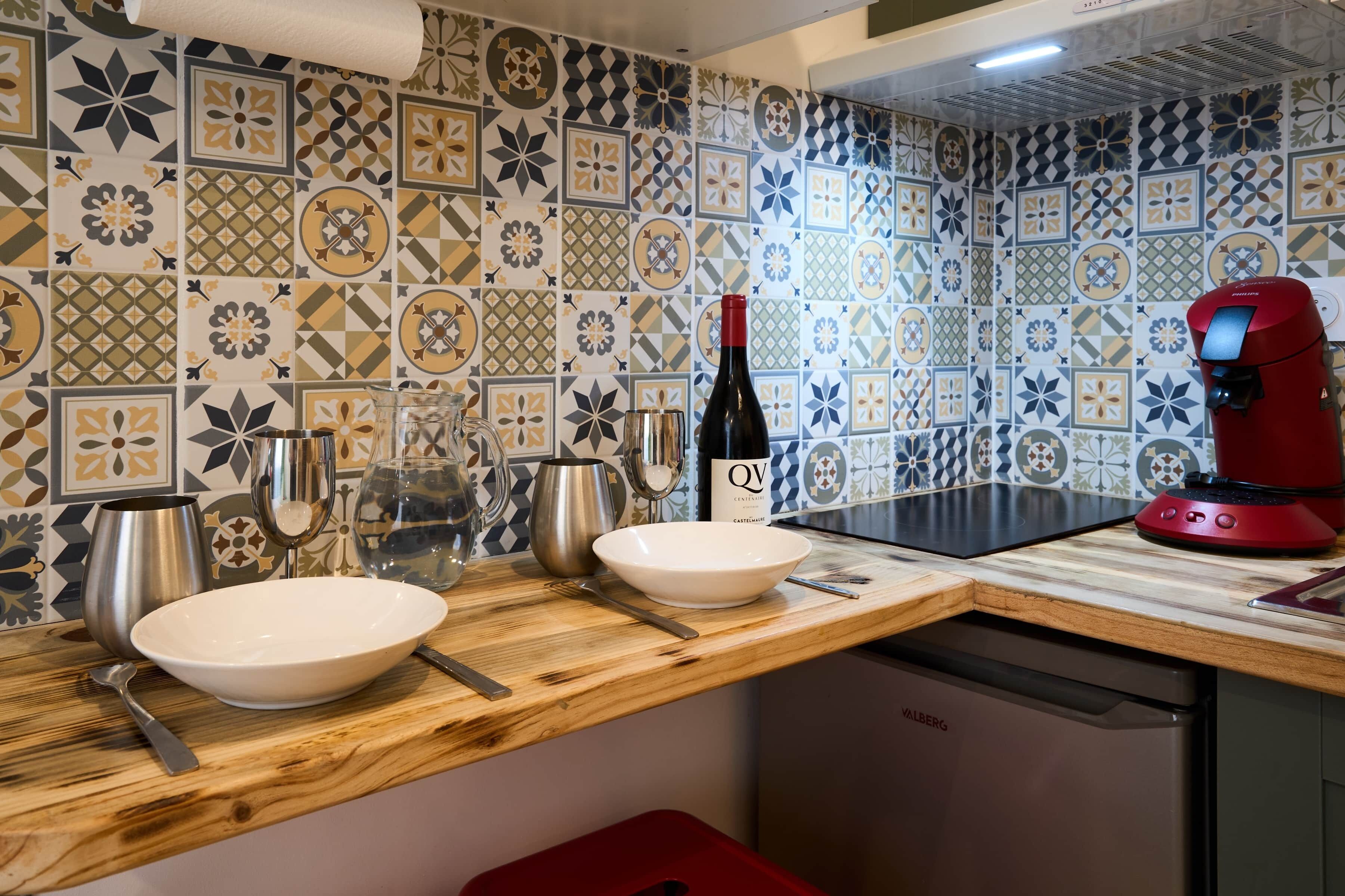 Geladeira, micro-ondas, torradeira