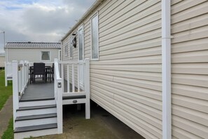 Cottage | Terrace/patio - Whitehouse Leisure Park - Holiday Accommodation 19055 (Abergele)