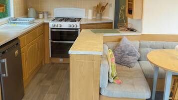 Cottage | Private kitchen | Cookware/dishes/utensils