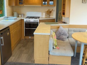 Cottage | Private kitchen | Cookware/dishes/utensils - Brynowen Holiday Park - Holiday Accommodation 19041 (Borth)