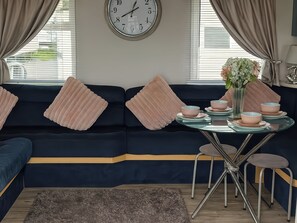 Cottage | Dining