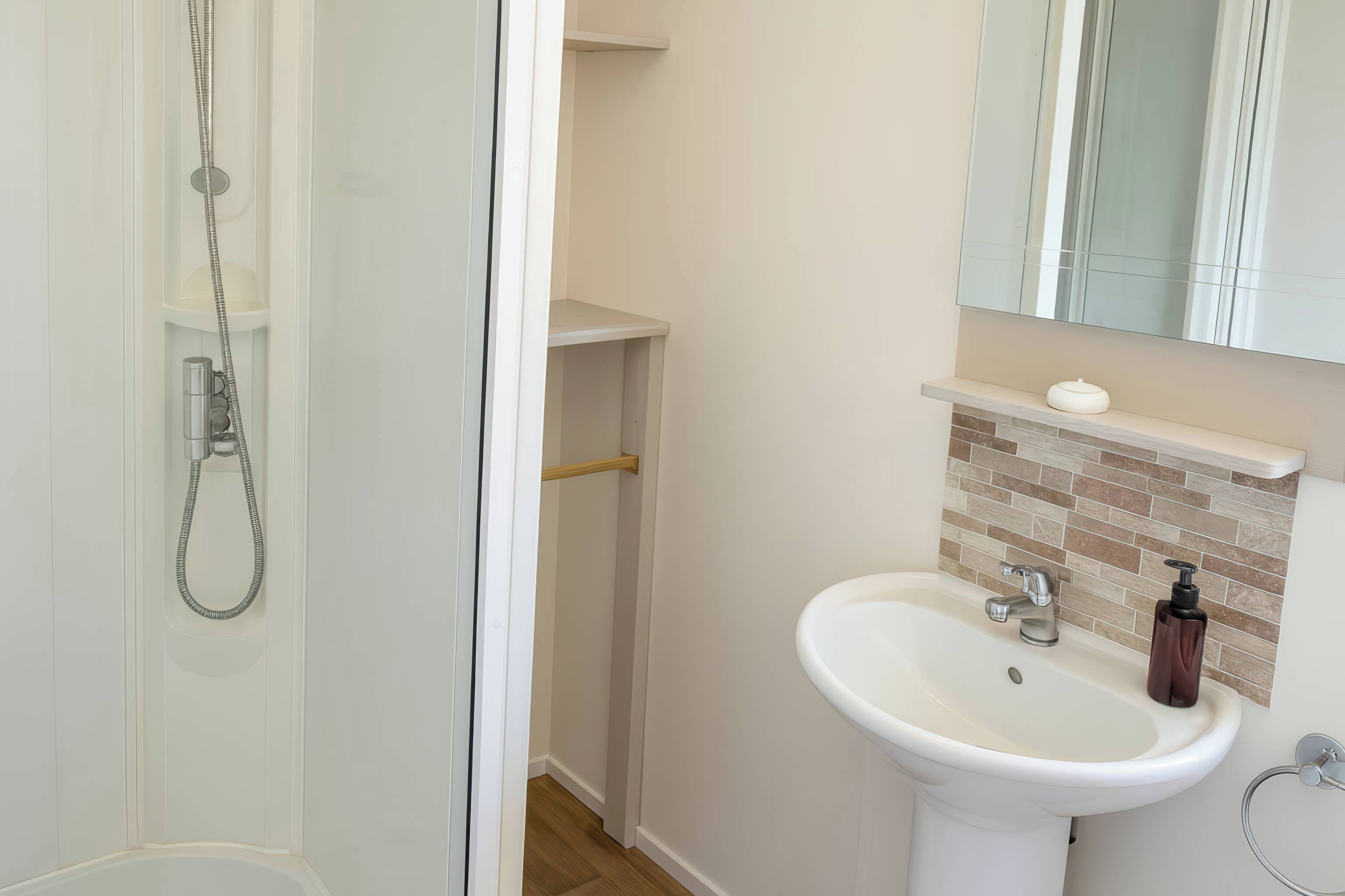 Cottage | Bathroom | Shower