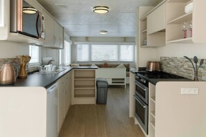Feriehus | Privat køkken | Køkkentøj/tallerkener/redskaber