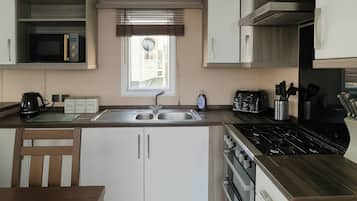 Casa rural | Cuina privada | Utensilis de cuina, vaixella i coberteria