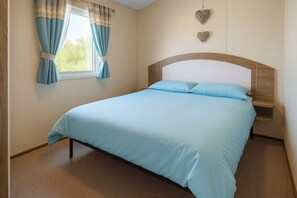 Cottage | 3 bedrooms, individually decorated, individually furnished, free WiFi - Marton Mere Holiday Village - Holiday Accommodation 18682 (Blackpool)