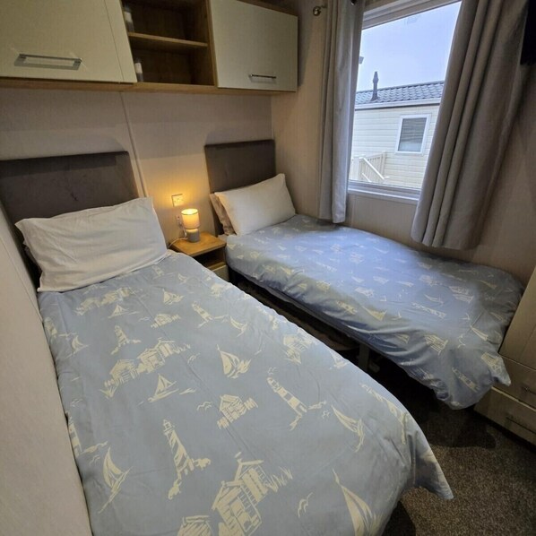 3 quartos, individualmente decorados, individualmente mobiliados