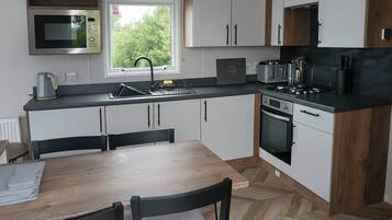 Cottage | Private kitchen | Cookware/dishes/utensils