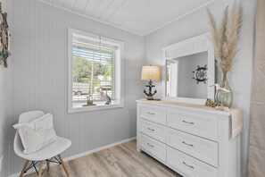 ハウス ベッド (複数台) (Lemon Drop) | 内装