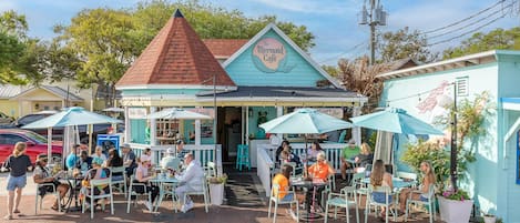 House, Multiple Beds (Lemon Drop) | Outdoor dining
