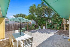 House, 1 Queen Bed with Sofa bed (Paradiso dei Limoni) | Outdoor dining - Paradiso dei Limoni (New Smyrna Beach)