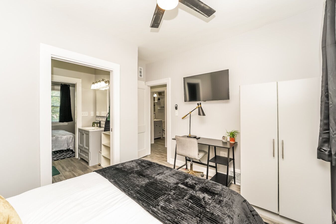 3 bedrooms, iron/ironing board, WiFi, bed sheets