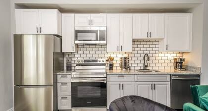 Modern 3 Bedroom Retreat Near Downtown, I-90 & Lake Erie