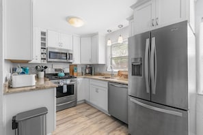 House, Multiple Beds (Casa del Limone) | Private kitchen - Casa del Limone (New Smyrna Beach)