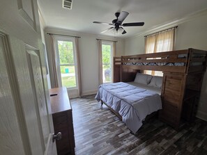 2 bedrooms, Internet, bed sheets