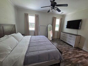 2 bedrooms, internet, bed sheets