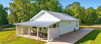 Coastal Cottage near Casino, Golf and Downtown BSL - one of a kind!