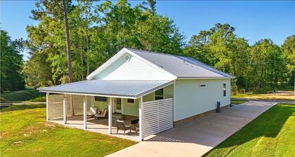 Coastal Cottage near Casino, Golf and Downtown BSL - one of a kind!