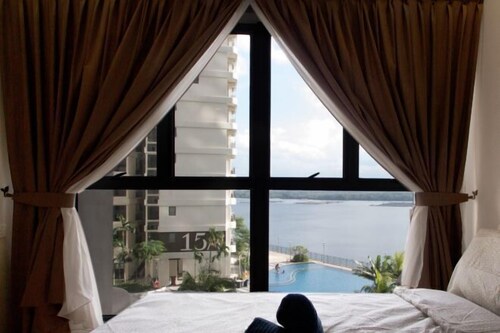 Stylish Apartments in Danga Bay, Water Views