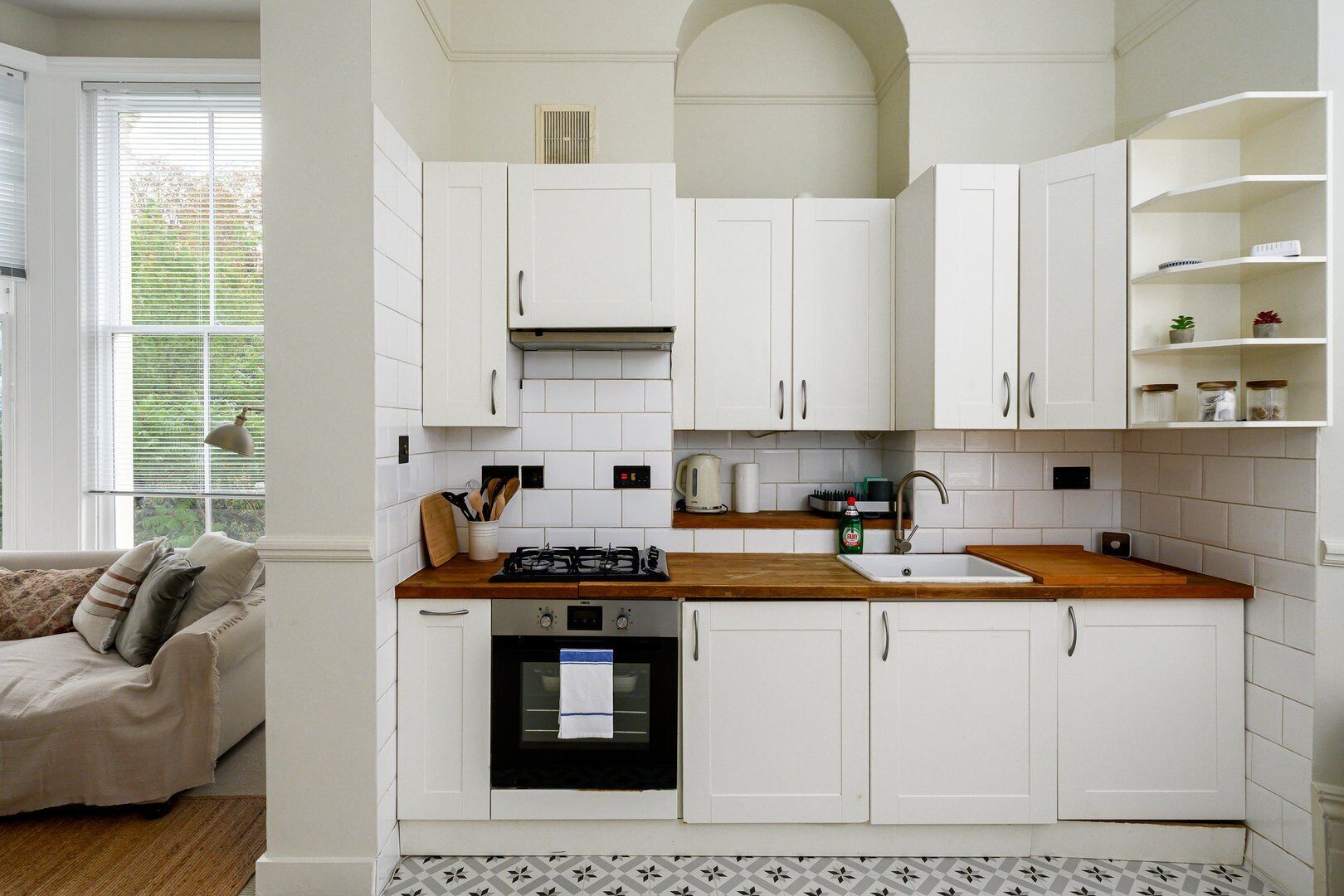 Fridge, oven, coffee/tea maker, toaster