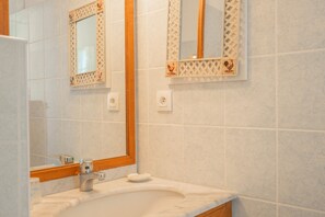 تجهيزات دش، مجففات شعر، مناشف