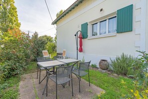 تناول الطعام بالخارج