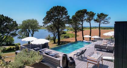 Villa d'exception avec piscine et vue imprenable sur étang et océan
