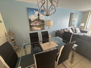 Dining - 4202 -Delightful 2-bed/2bath condo with fantastic view. Close to beaches and IMG (Bradenton)