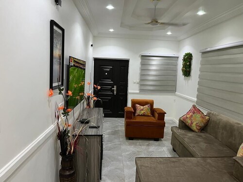 Groove Haven Lodge. Cozy and Inviting House in Accra, Ghana's, vibrant town 