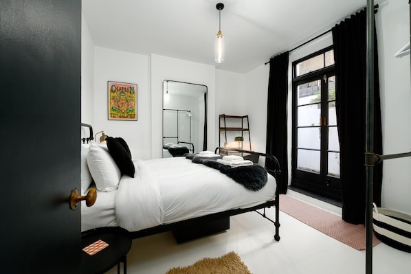 2 habitaciones, tabla de planchar con plancha y acceso a internet